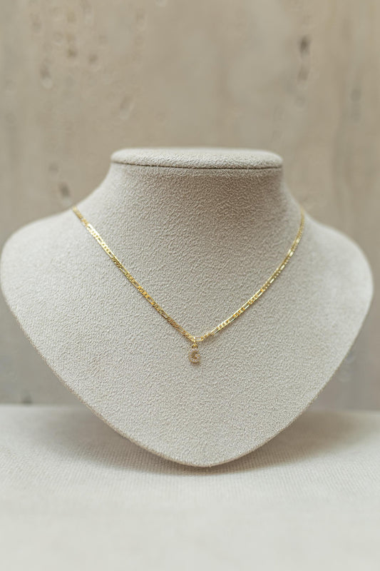 Colar Elos Figaro Inicial Cravejada Dourado