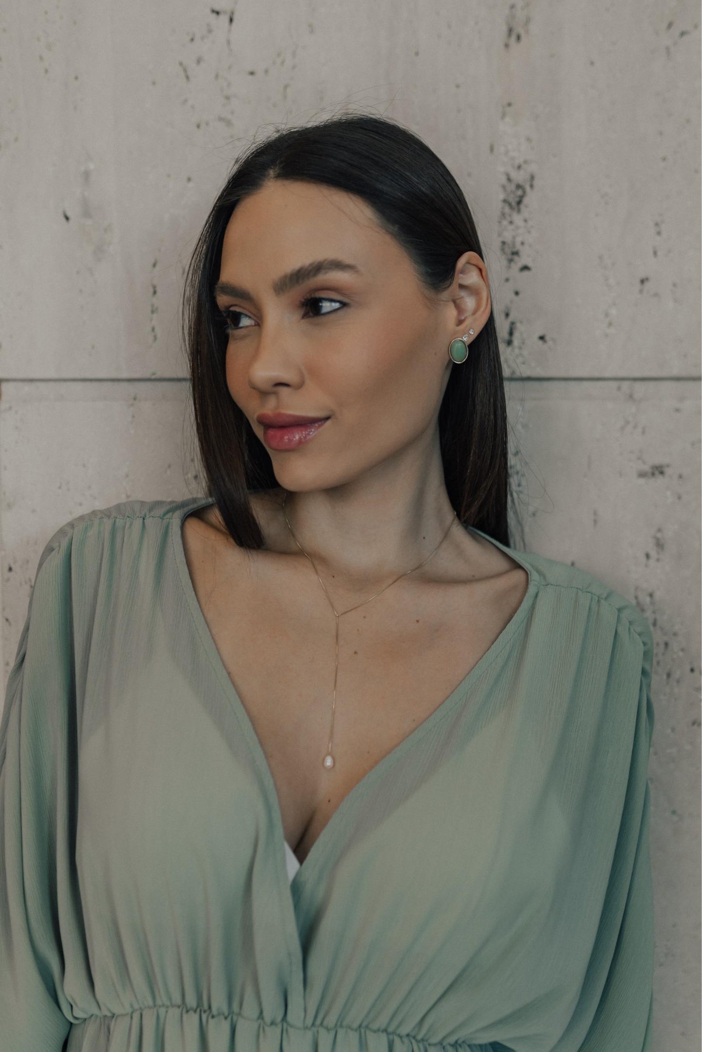 Brinco Oval Pedra Natural Dourada