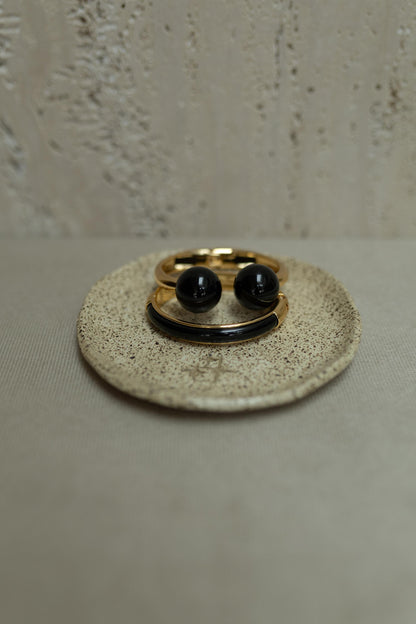 Bracelete Dourado com Bolas de Resina Preto Dourado