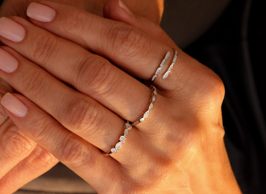 Anel  Ajustável Cravação Inglesa Moissanite Prata 925 Ródio Branco