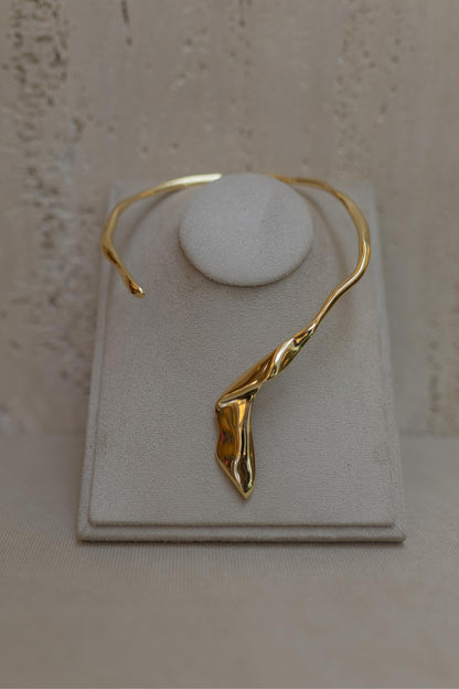 Choker Aro Folha Dourado