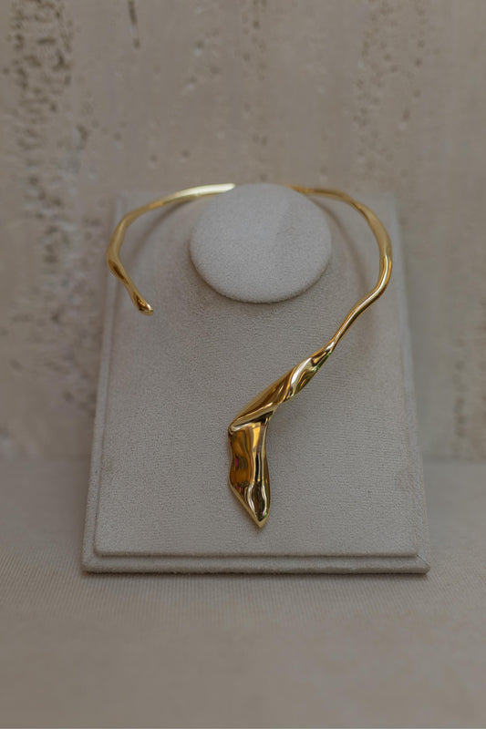 Choker Aro Folha Dourado