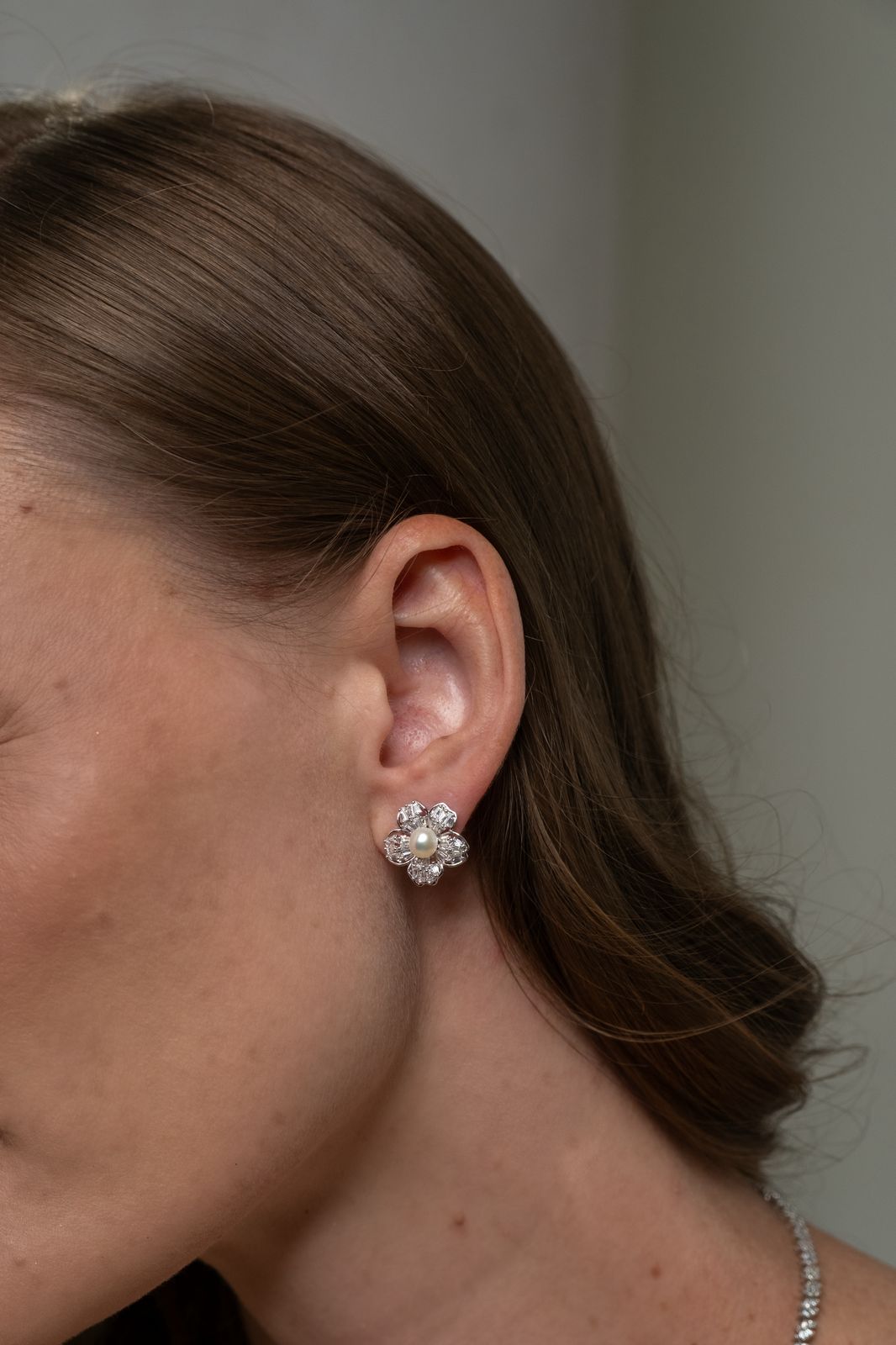 Brinco Flor Sakura Ródio Branco