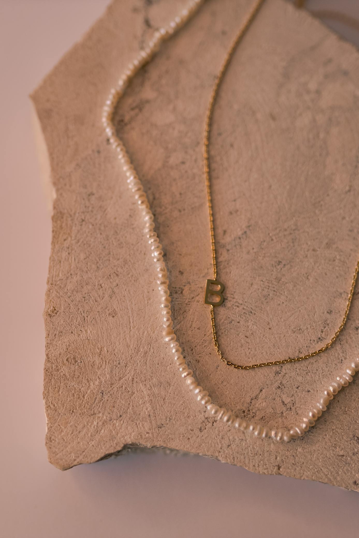 Choker Letra Dourado