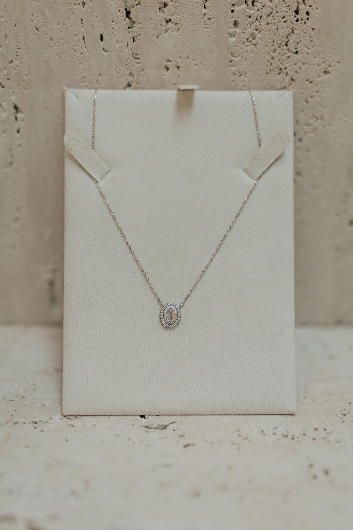 Colar Mini Nossa Senhora das Graças Moissanite 3 Pontas Prata 925 Ródio Branco