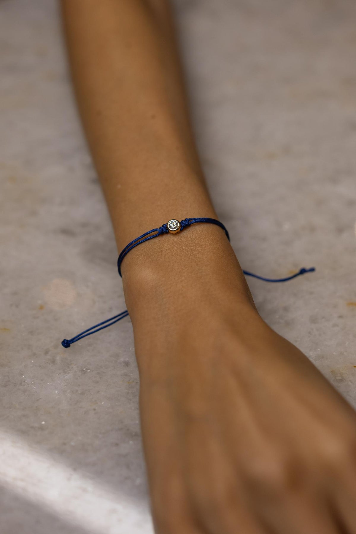 Pulseira Fio de Seda Azul Ponto de Luz Prata 925 Dourado