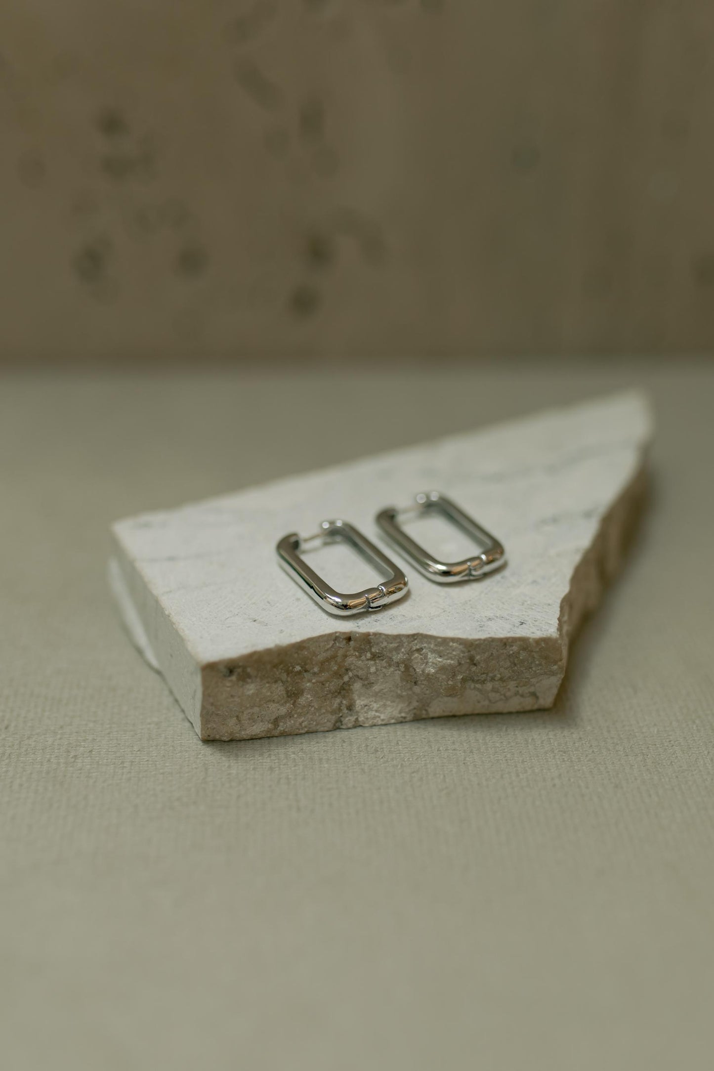 Brinco Argola Retangular Ródio Branco Tamanho G