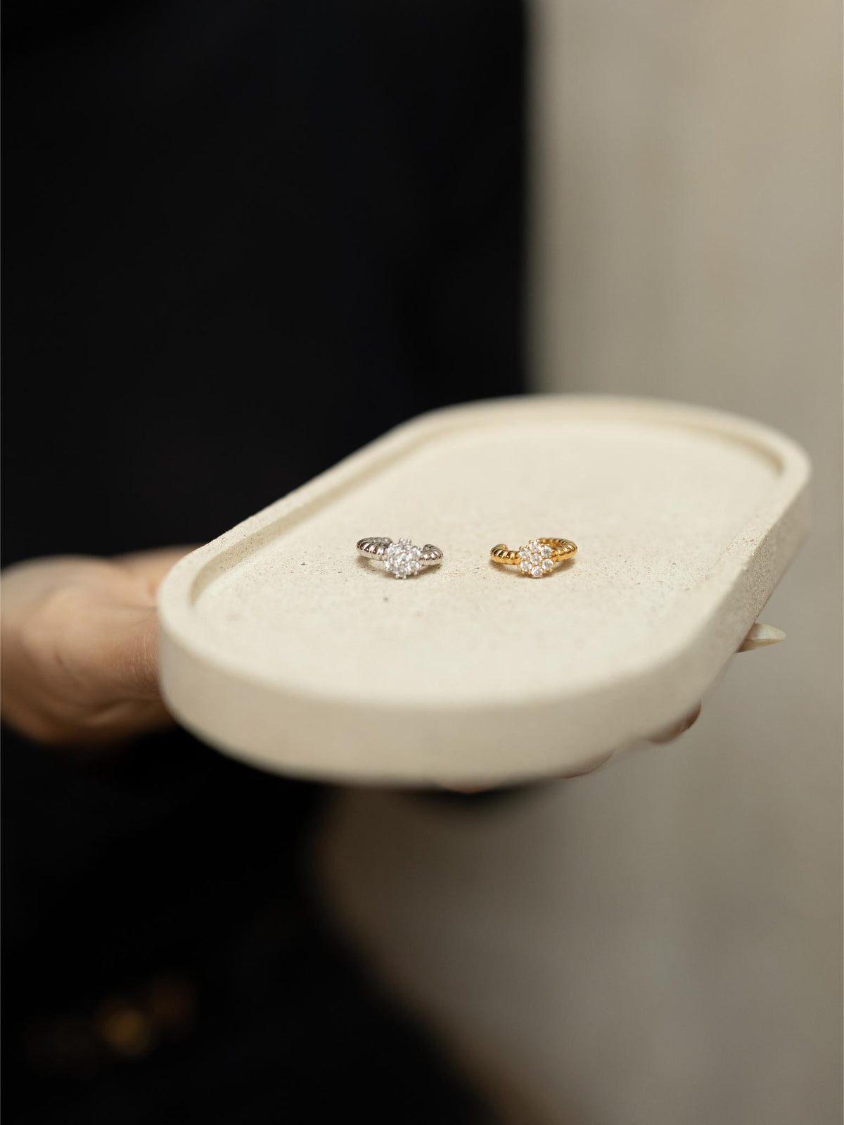 Piercing Fake Bolinhas Flor Cristal