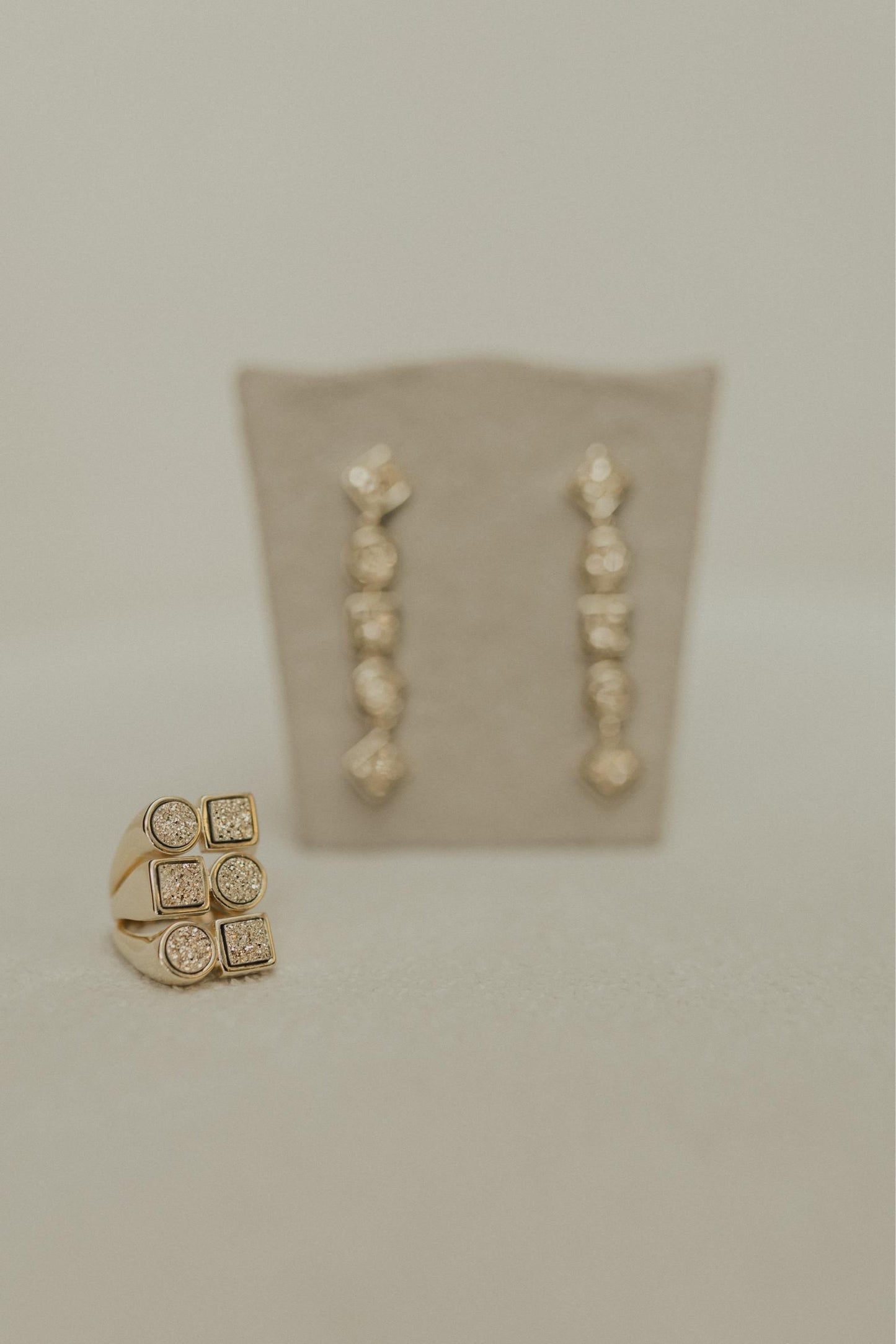 Anel Geométrico Drusa Dourada Dourado