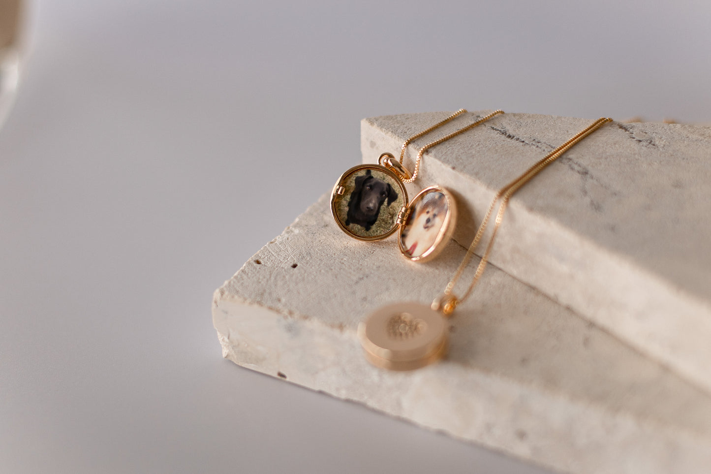 Colar Relicário com Coração Cravejado