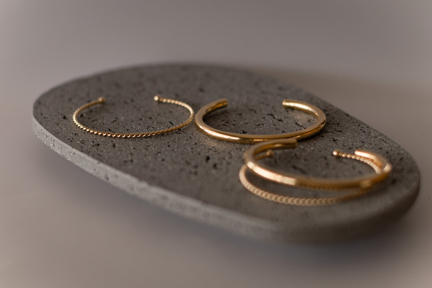 Bracelete Torcido Slim Dourado