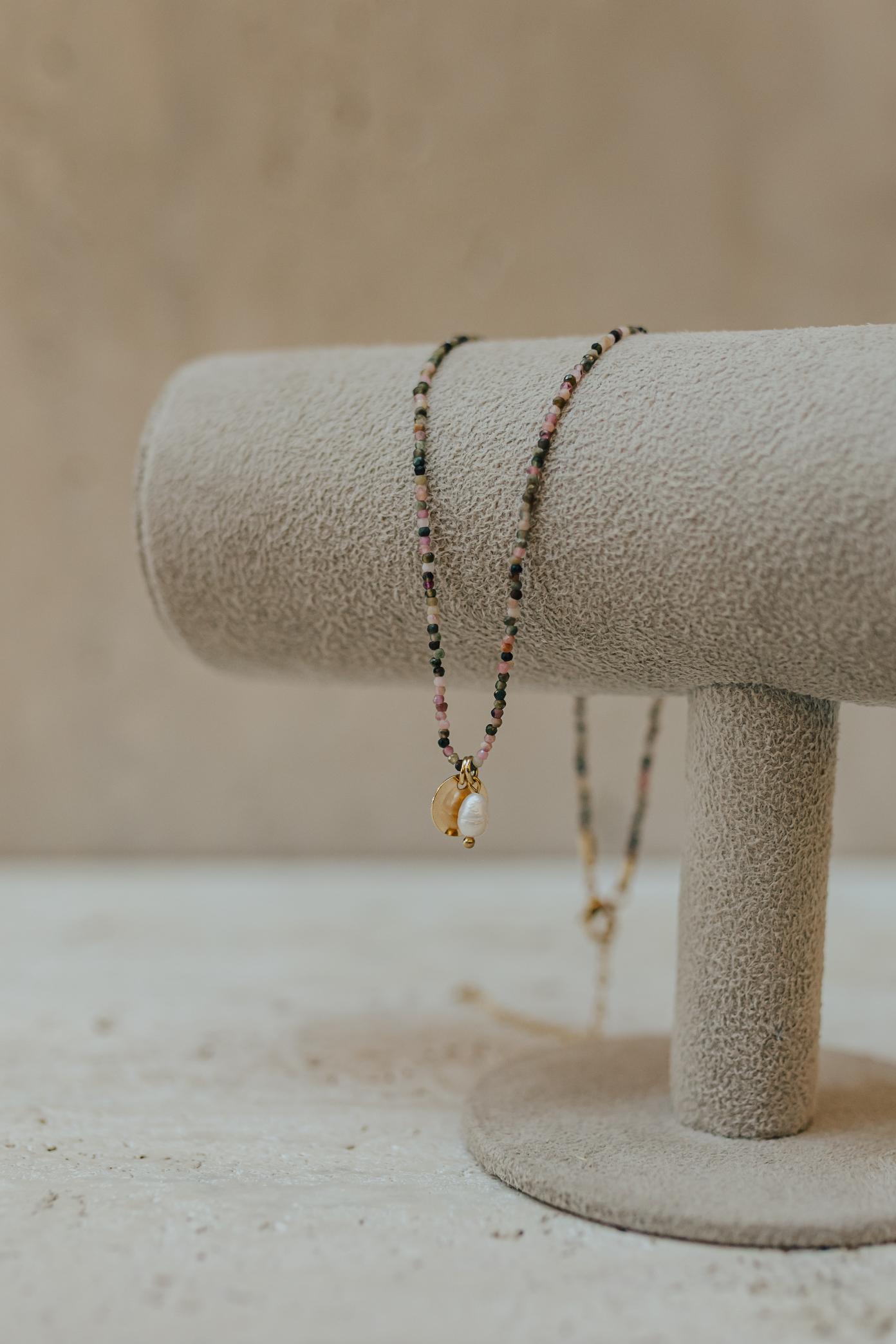 Colar Pedras Naturais Melancia Dourado