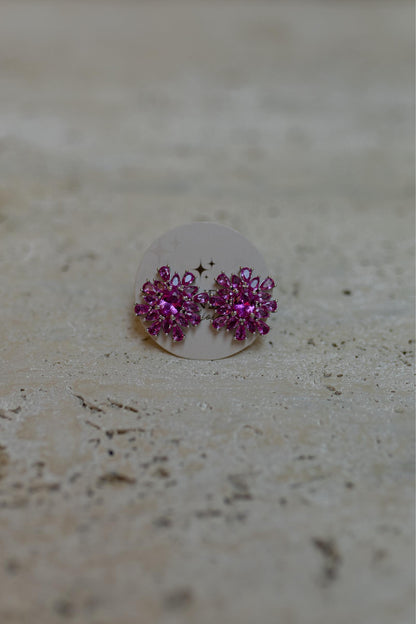 Brinco Botão Flor Pedraria Rubelita Ródio Branco
