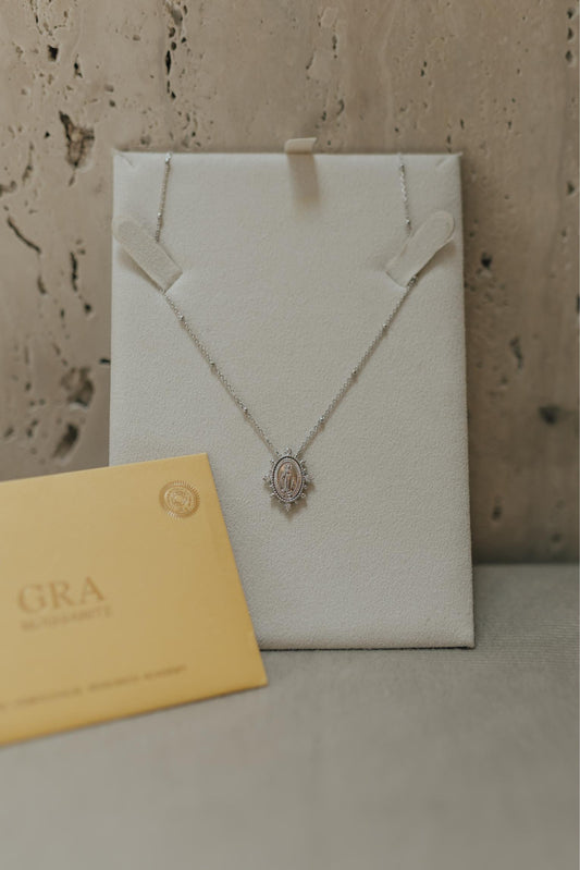 Colar Medalha Cristais Nossa Senhora das Graças Moissanite Prata 925