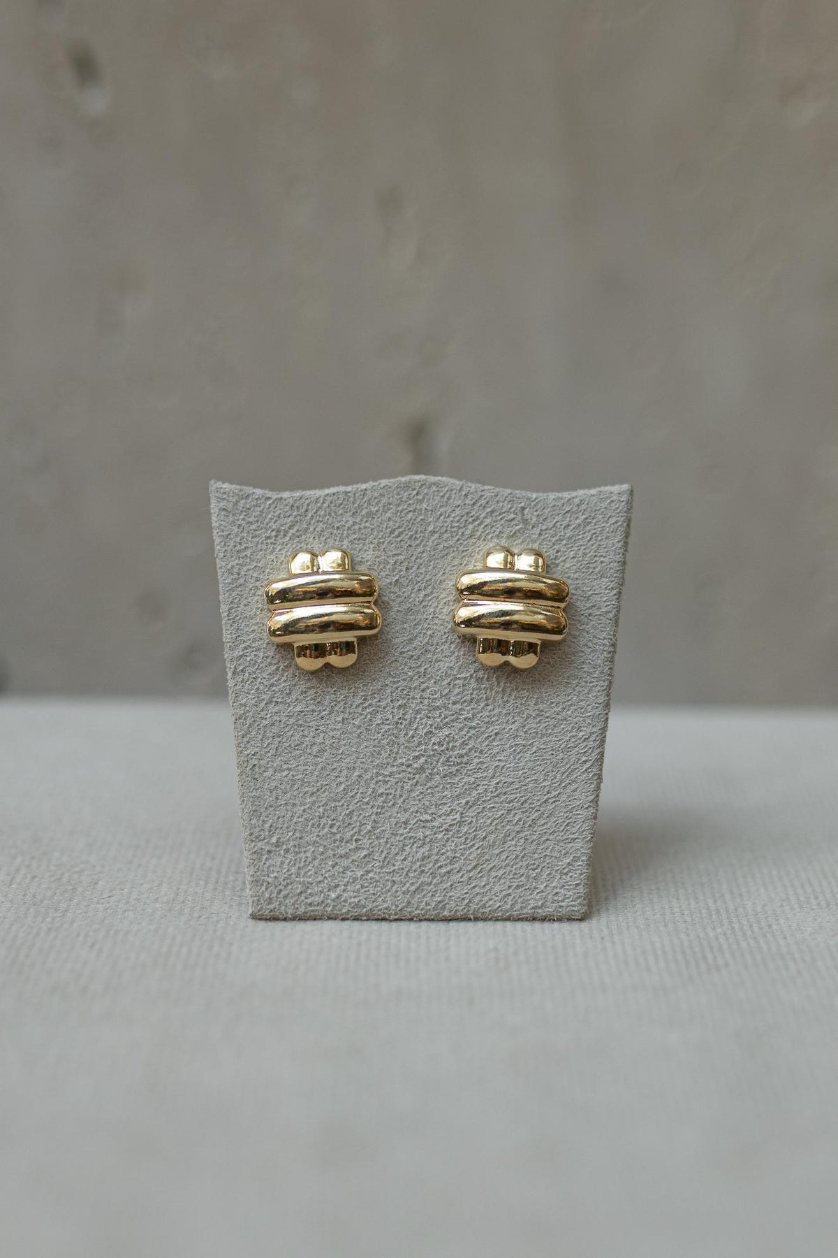 Brinco Botão Liso Dourado