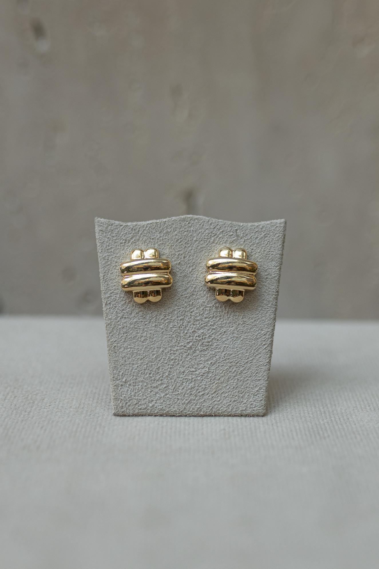 Brinco Botão Liso Dourado