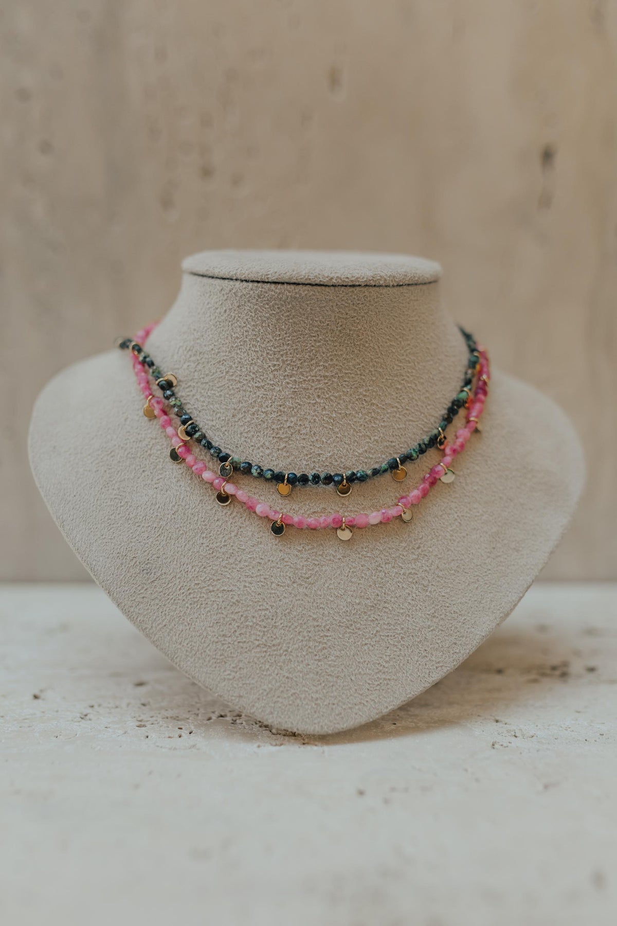 Colar Choker Rosa Chapinha Dourado
