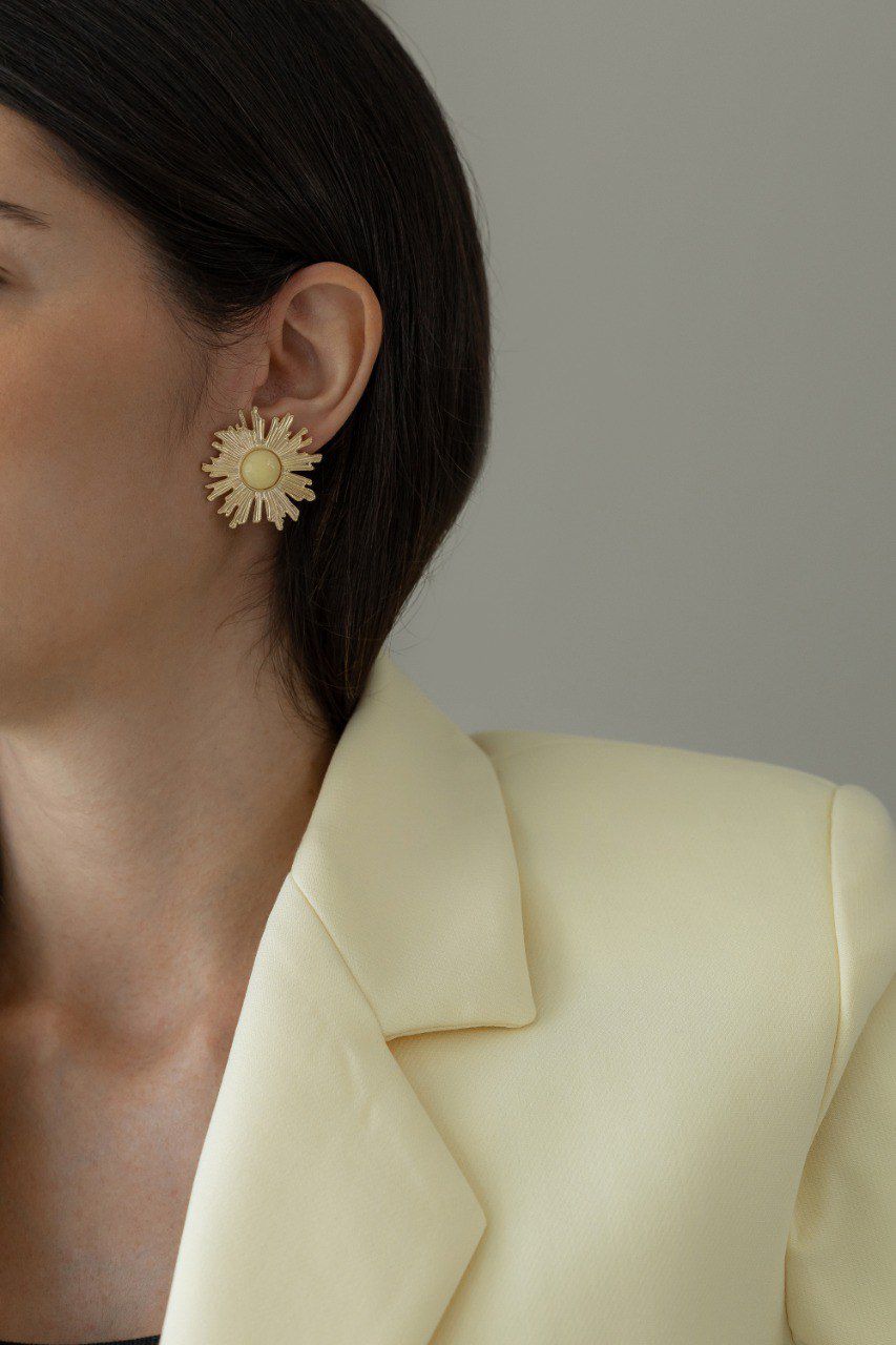 Brinco Raio de Sol Amarelo Manteiga Dourado