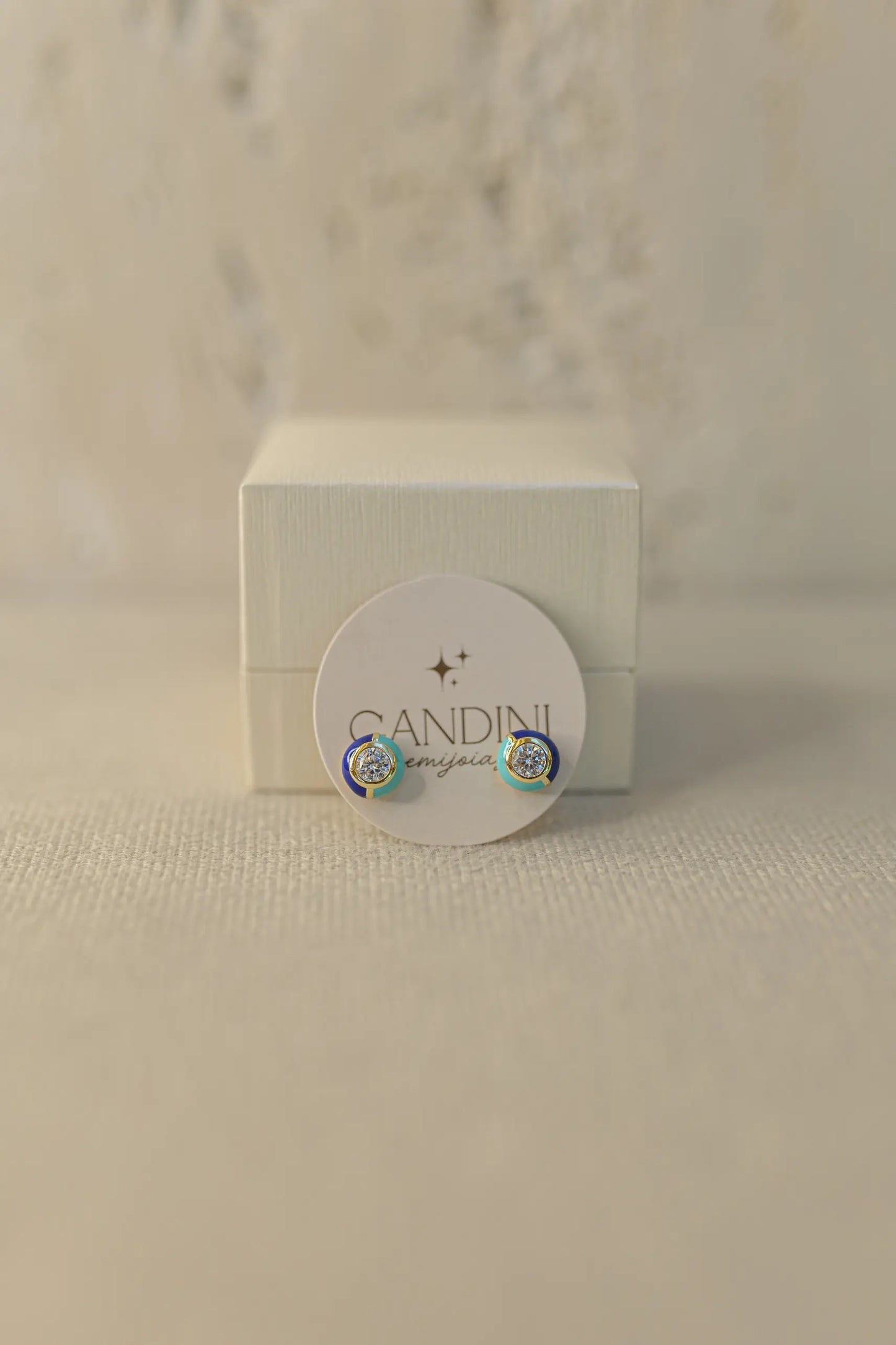 Brinco Botão Esmaltado Bicolor Cristal Dourado