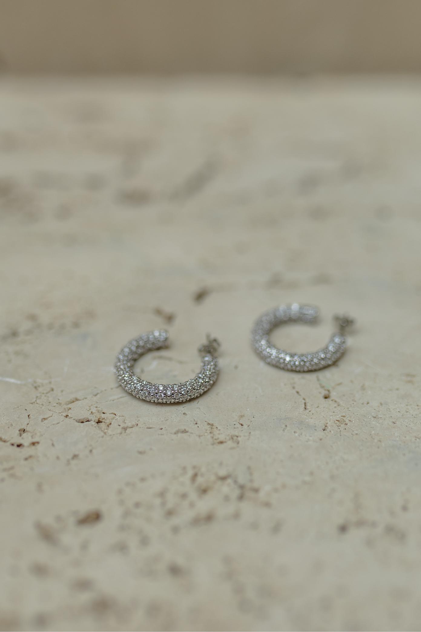 Brinco Argola Pino Cravejada Ródio Branco