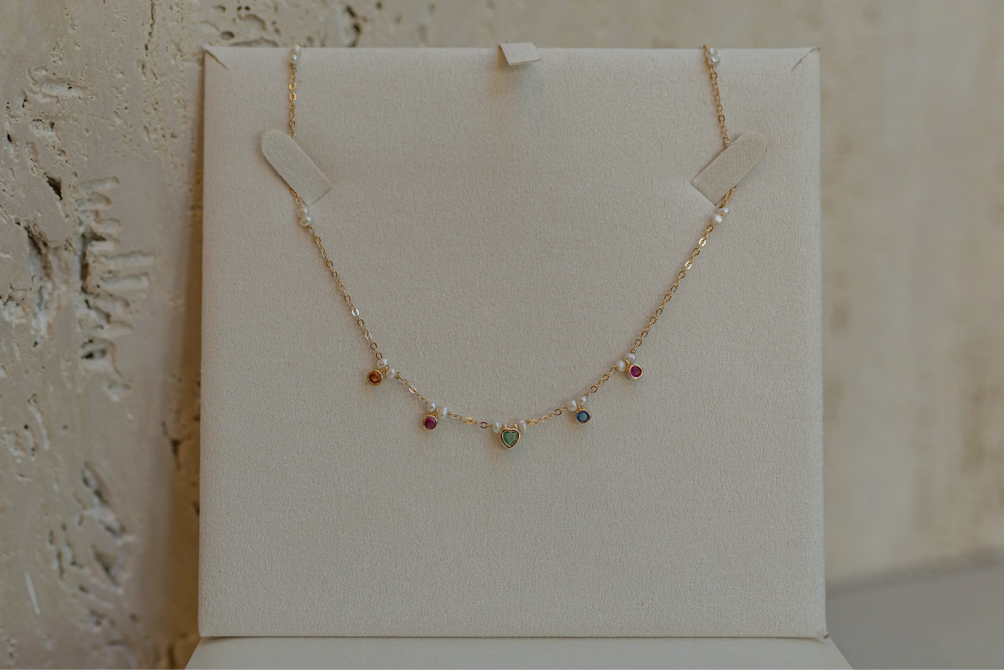 Choker Zircônias Coloridas e Pérolas de Água Doce Dourado