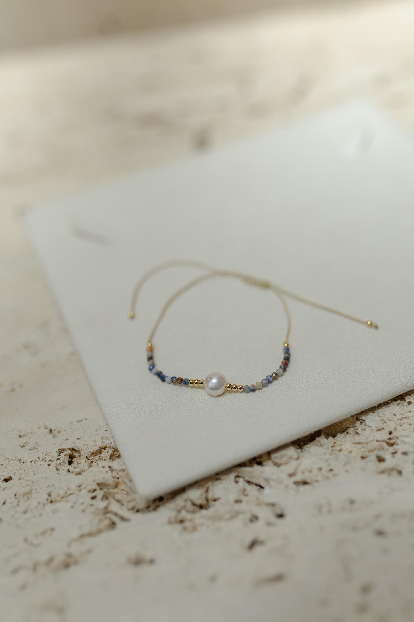 Pulseira Seda Shambala Turmalina e Pérola Dourada