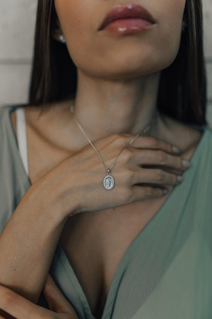 Colar Nossa Senhora de Guadalupe Mini Ródio Branco