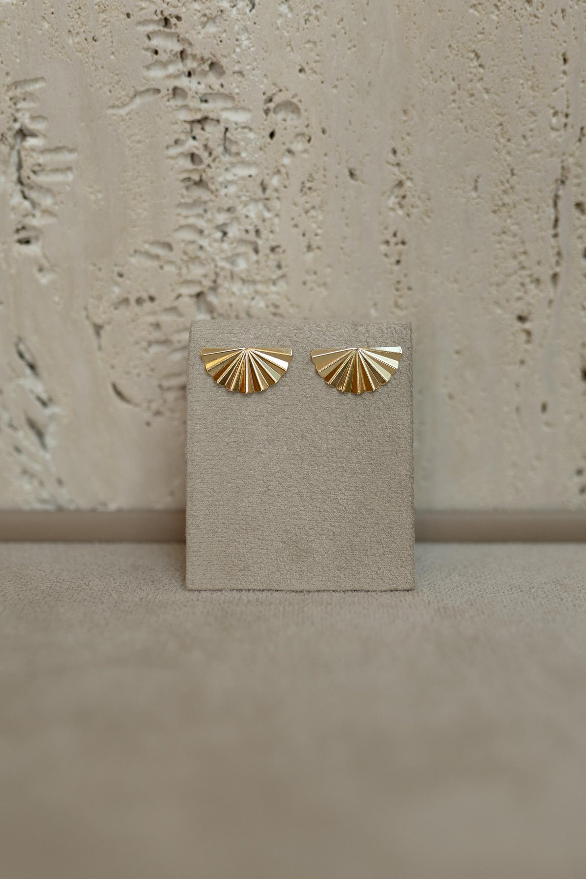 Brinco Leque Trabalhado Dourado
