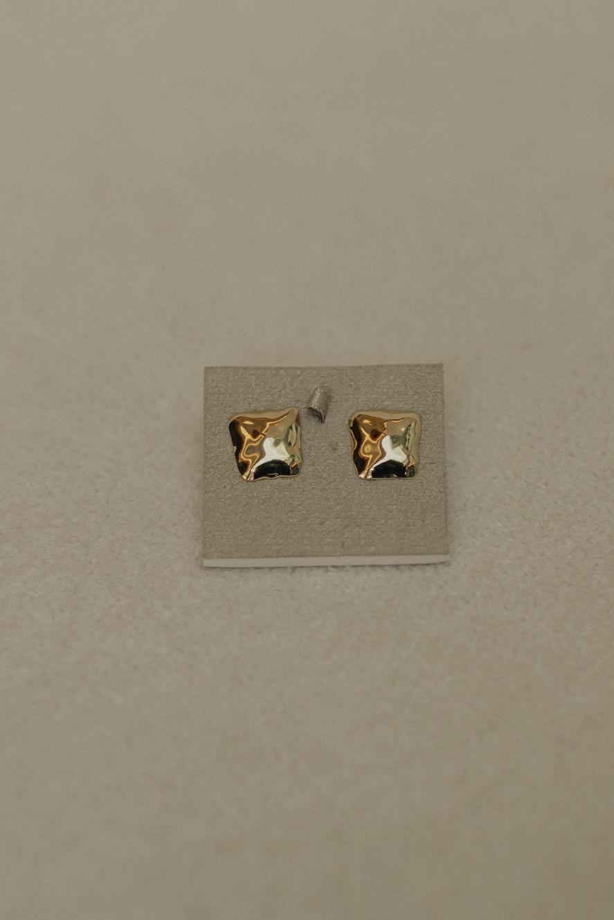 Brinco Mini Corola Dourado