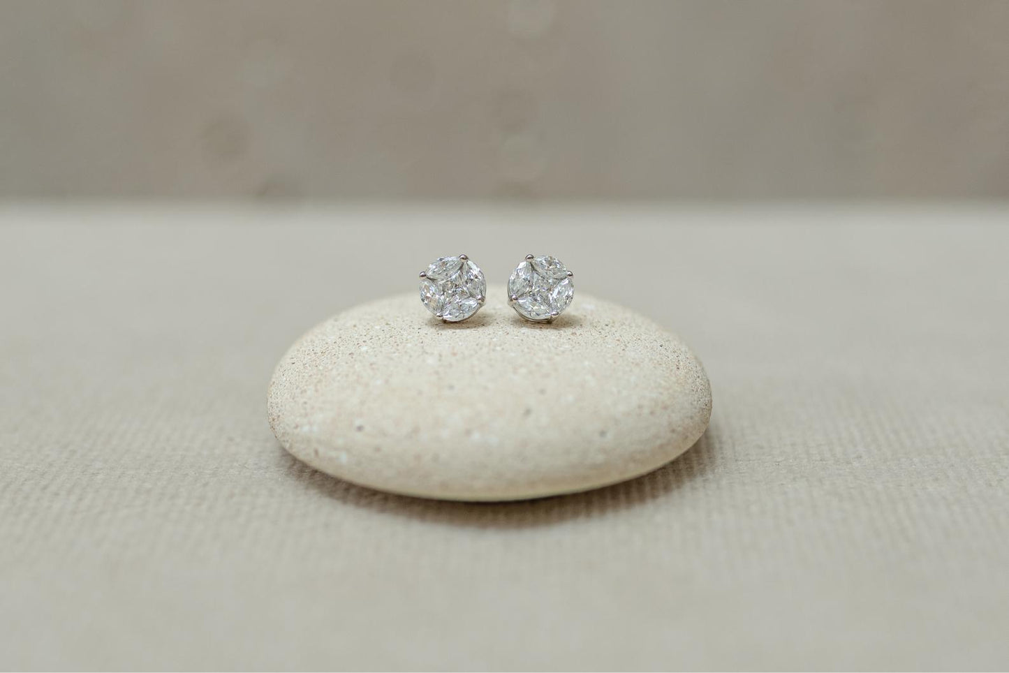 Brinco Illusion Moissanite 8mm Prata 925