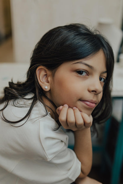 Brinco Pérola Shell 6mm Dourado