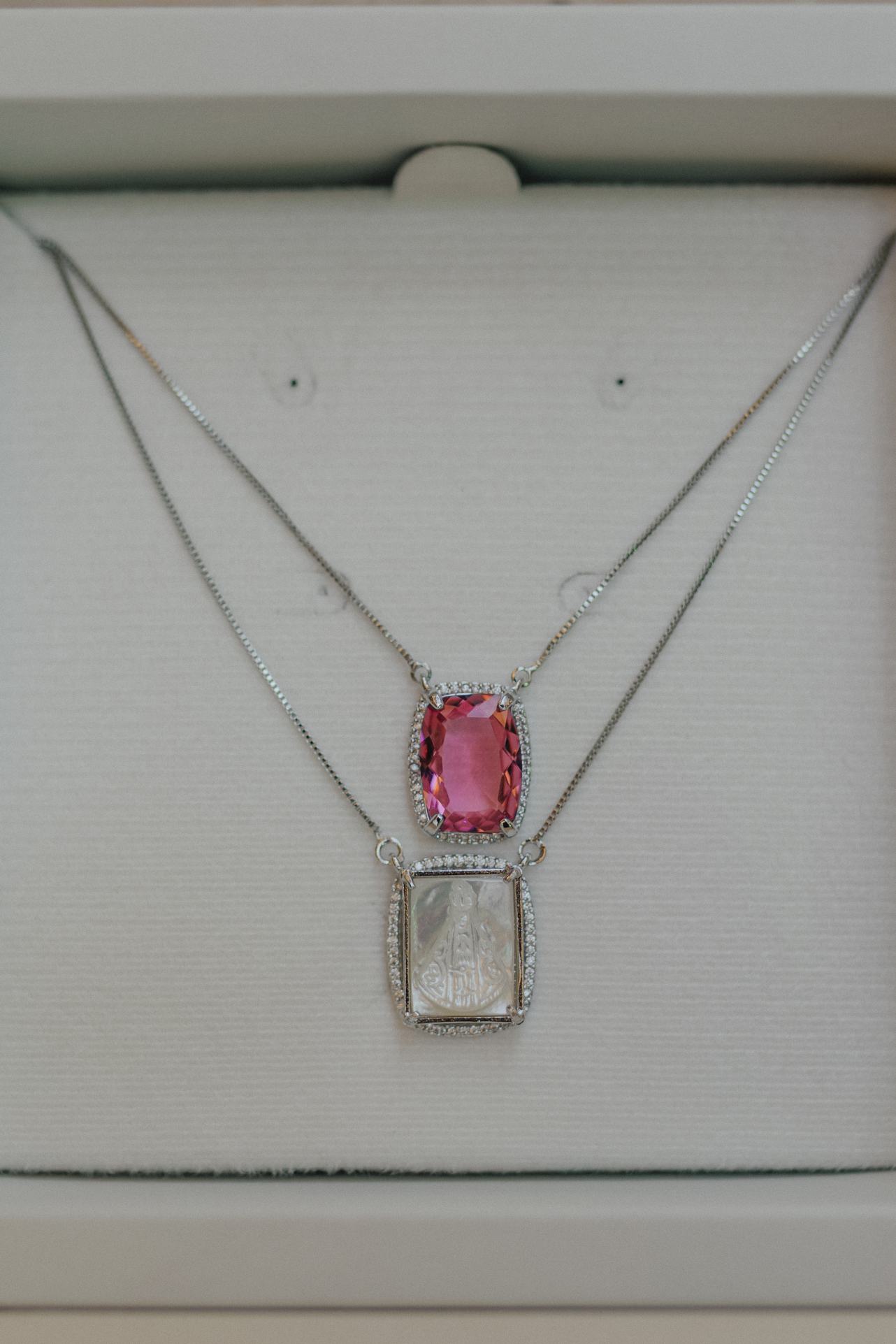 Colar Escapulário Madrepérola Safira Rosa Ródio Branco