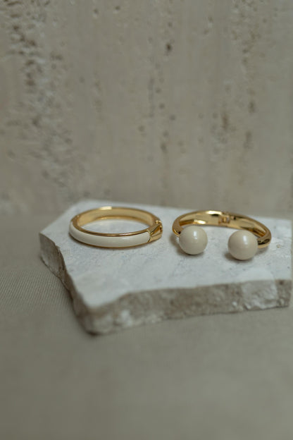 Bracelete Dourado com Mini Bolas Peroladas de Resina