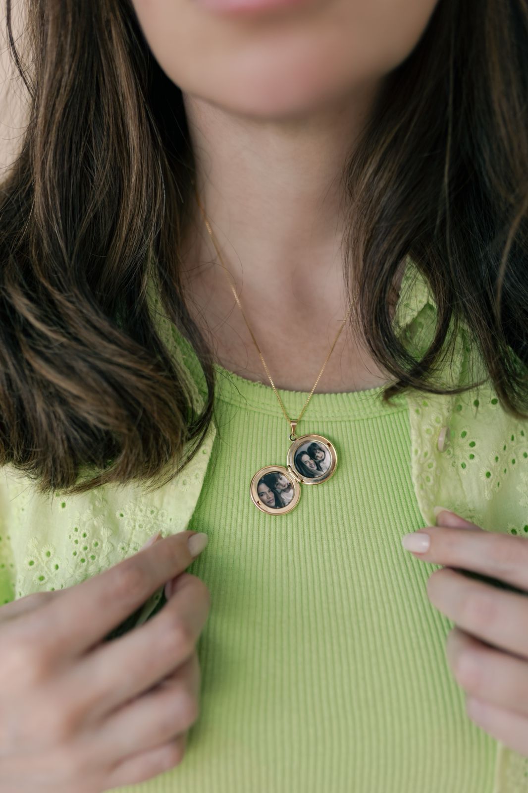 Colar Relicário Borda Trabalhada Dourado