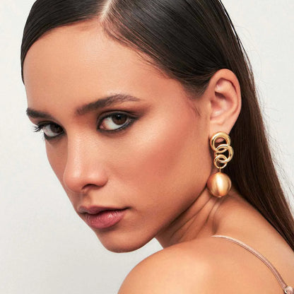 Brinco Com Elos e Esferas Dourado