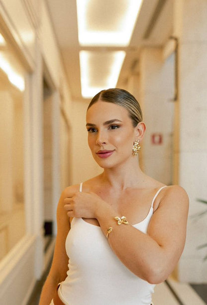 Brinco Flores Liso Dourado