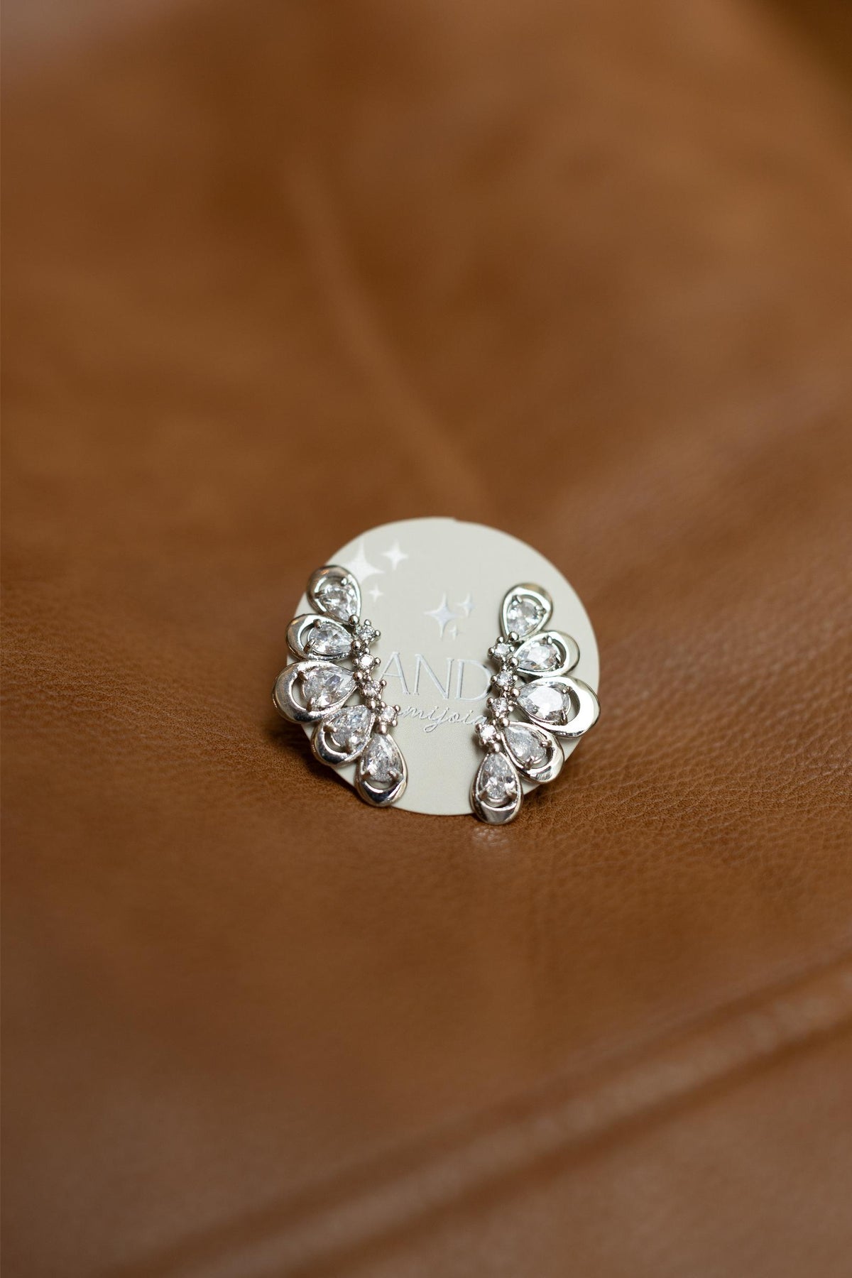 Brinco Ear Cuff Gotas e Pontos de Luz