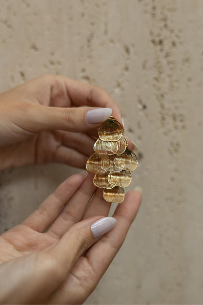 Brinco Longo Pétalas Polido Dourado