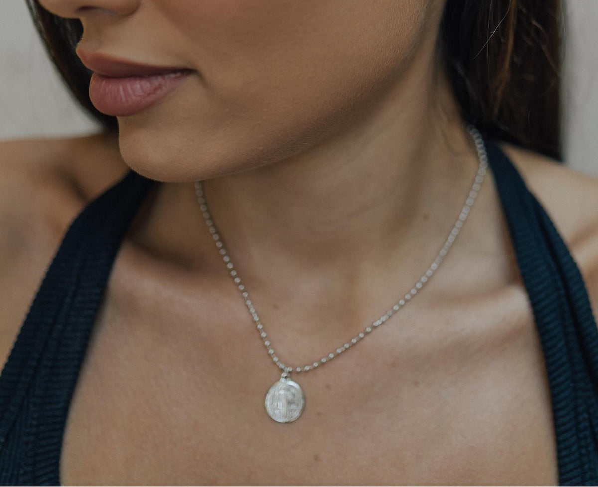 Colar Bolinhas Medalha de São Bento Ródio Branco