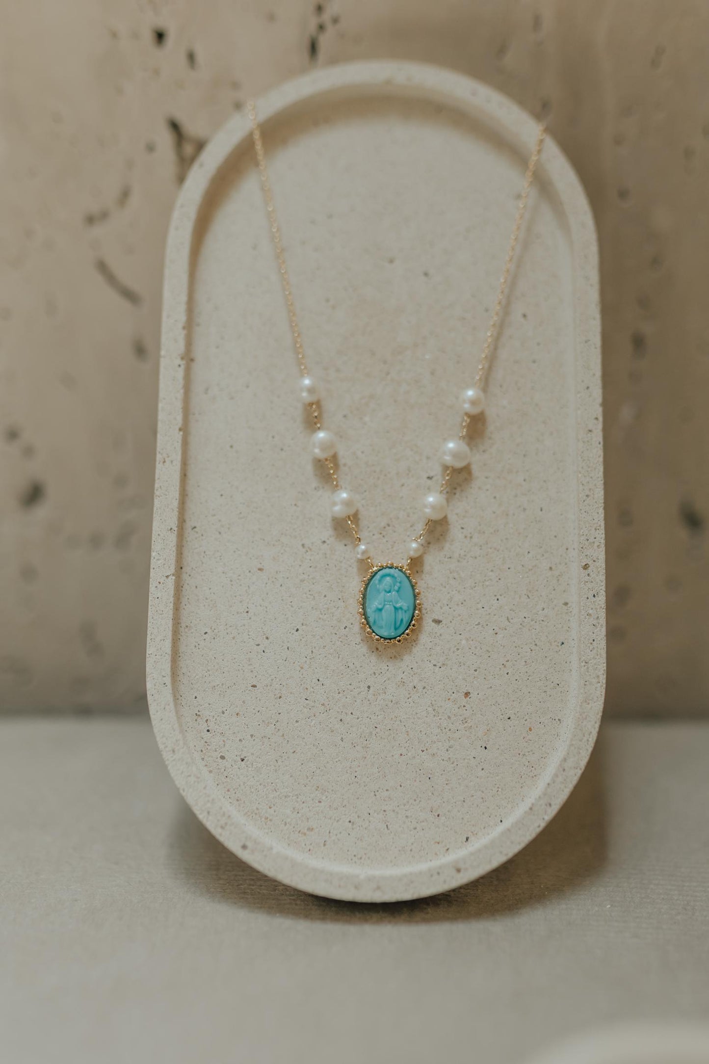 Colar Choker Pingente Oval Baquelite Nossa Senhora das Graças
