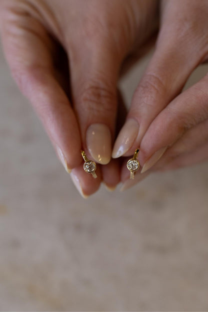 Brinco Argola Ponto de Luz 4mm Moissanite Prata 925 Dourado