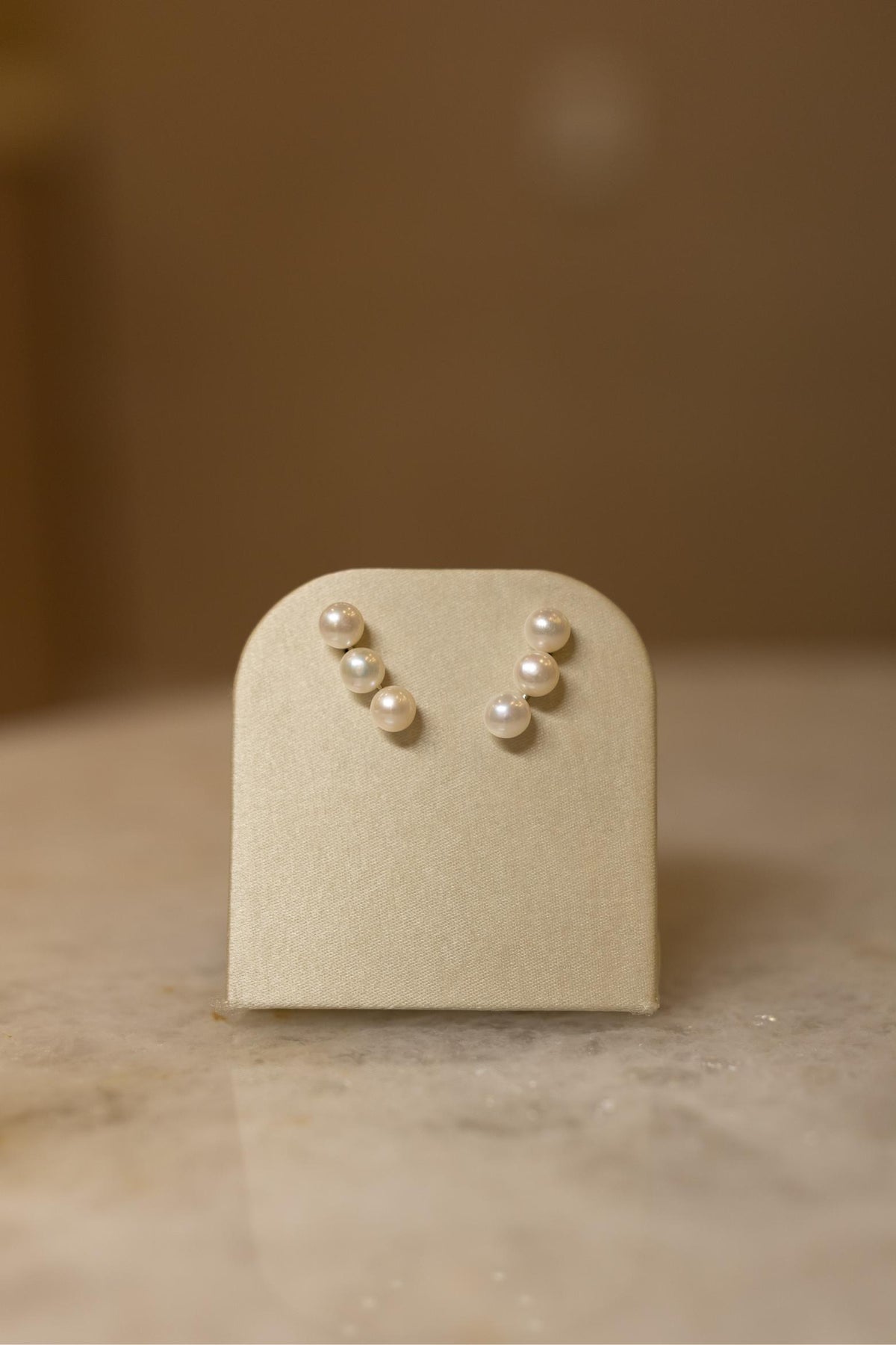 Brinco Ear Cuff 3 Pérolas Ródio Branco