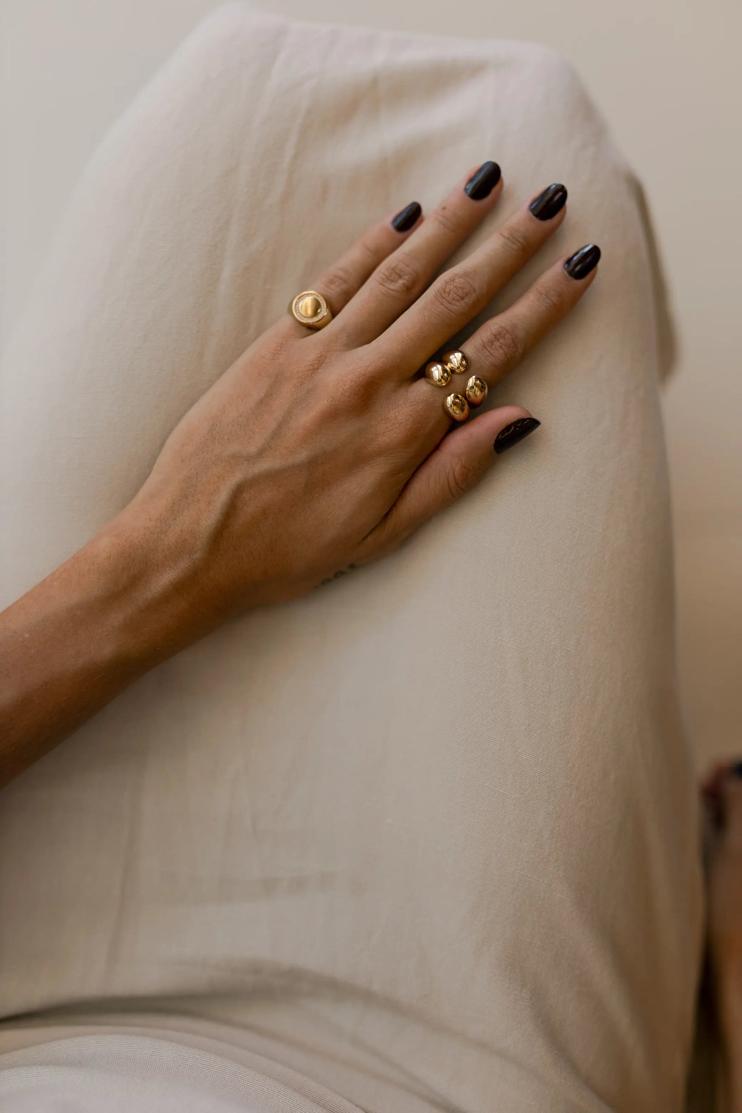 Anel Ajustável Duplo Esferas Duo Dourado