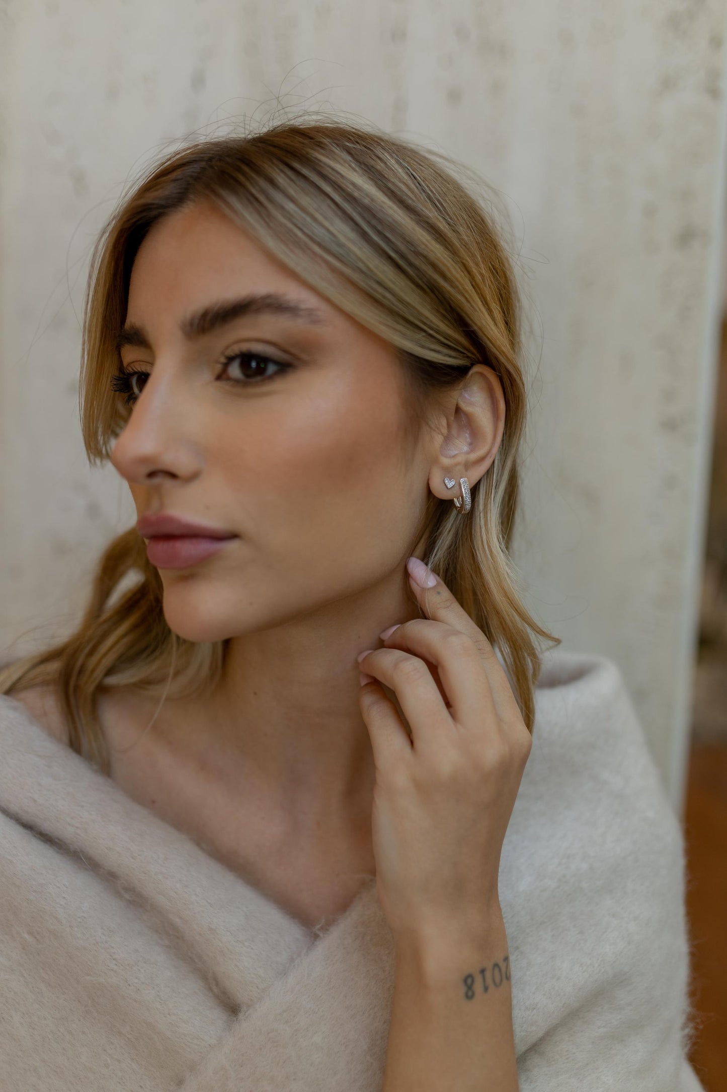 Brinco Mini Coração Cravejado Ródio Branco