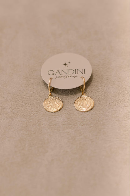 Brinco Argola Medalha de São Bento Dourado