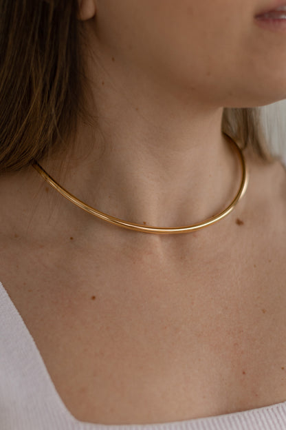 Choker Aro Tubo Liso Dourado