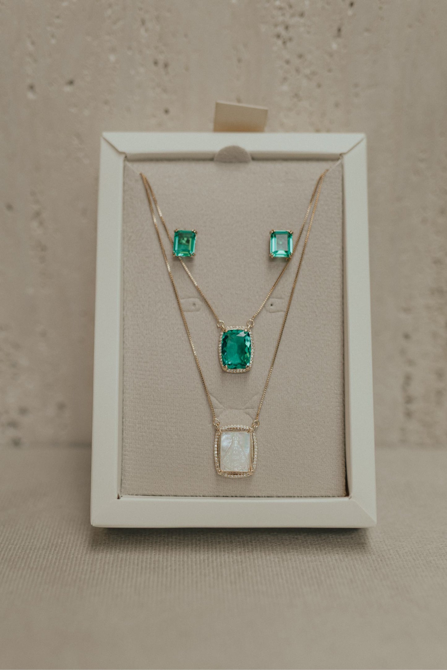 Colar Escapulário Madrepérola Verde Dourado