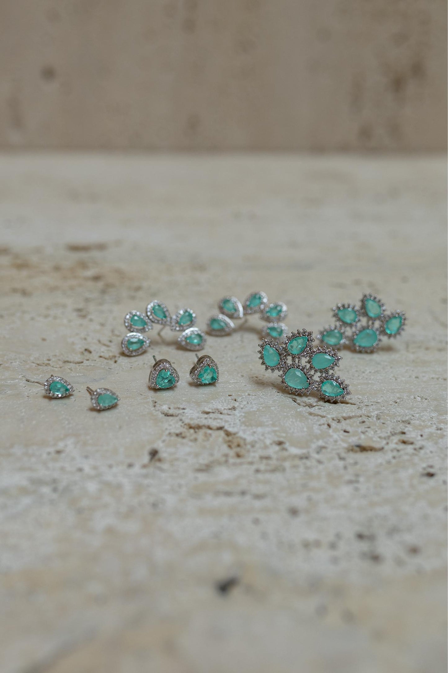 Brinco Ear Cuff Esmeralda Colombiana Gotas Ródio Branco