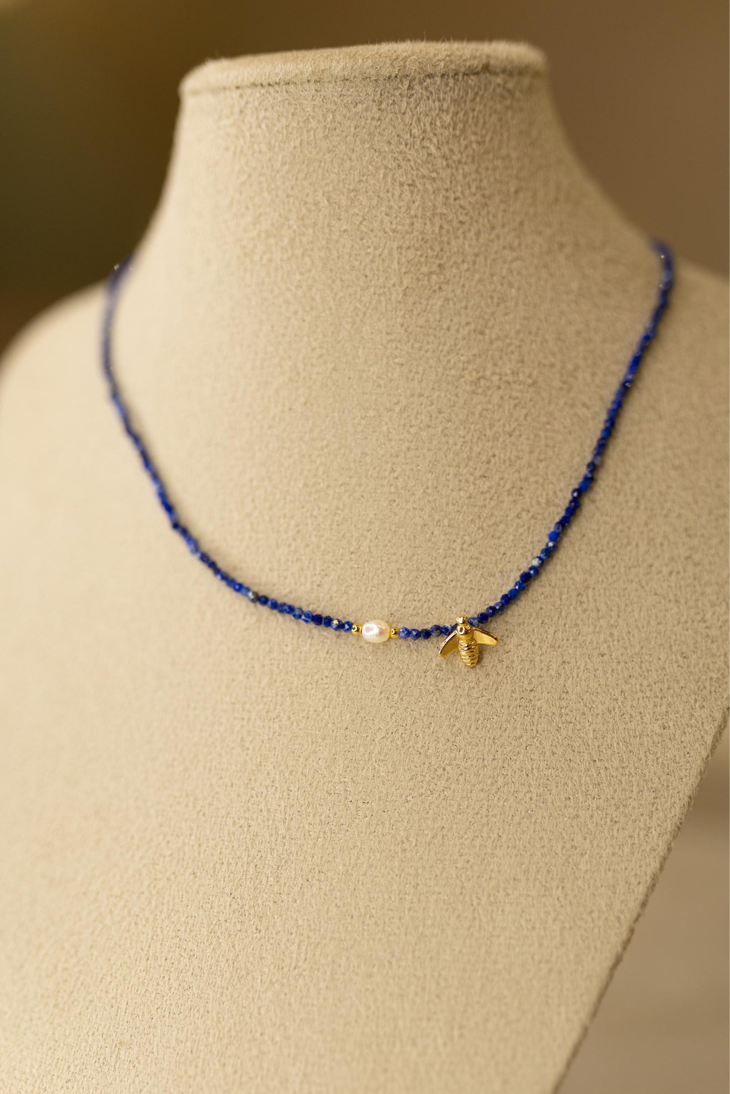 Colar Choker  Pedras Naturais Bee Pérola  Dourado