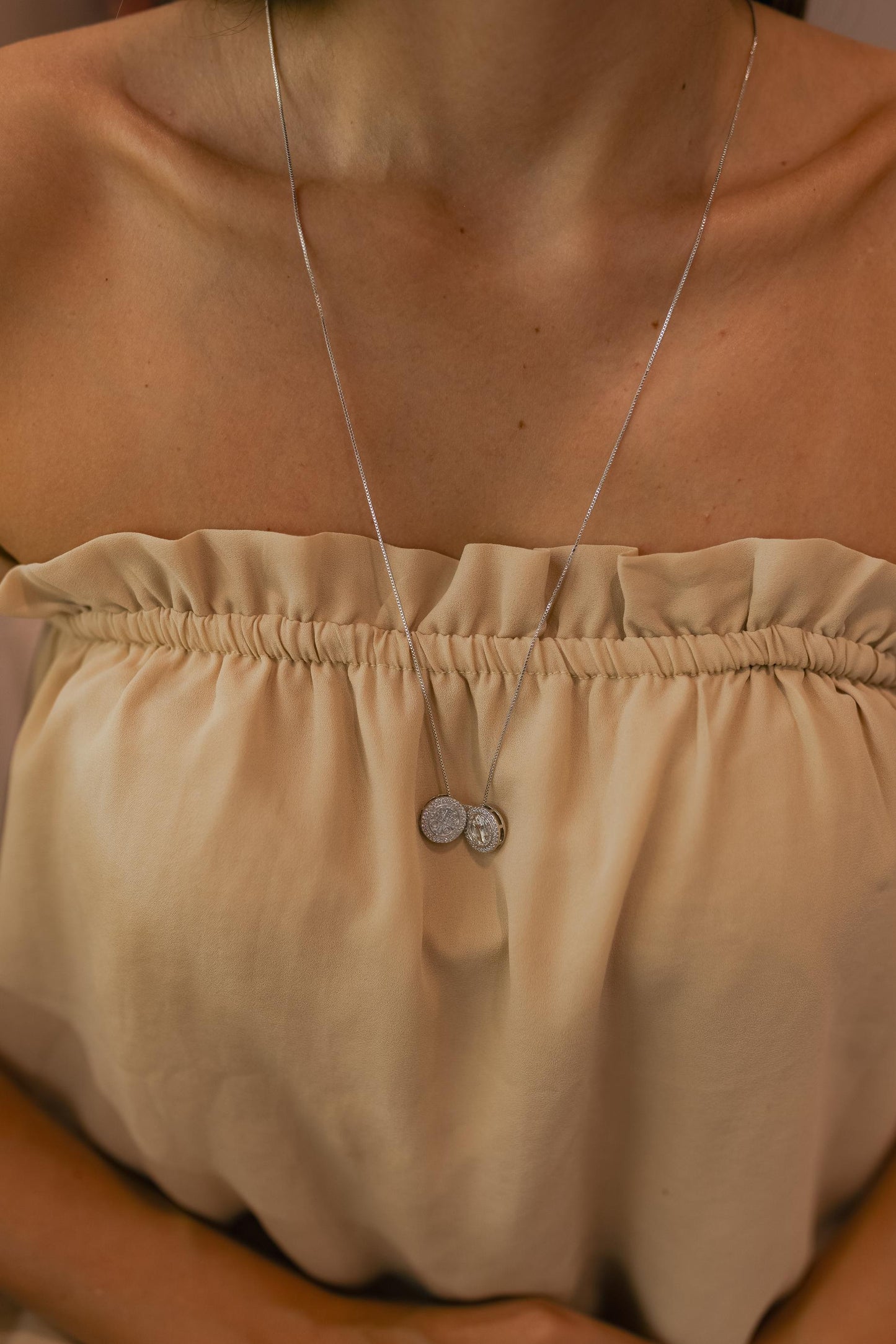 Colar Escapulário De São Bento Cravejado Articulável Ródio Branco